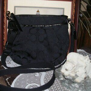 COACH BLACK SIGNATURE JACQUARD BLACK PATENT TRIM CROSSBODY SWINGPACK HANDBAG